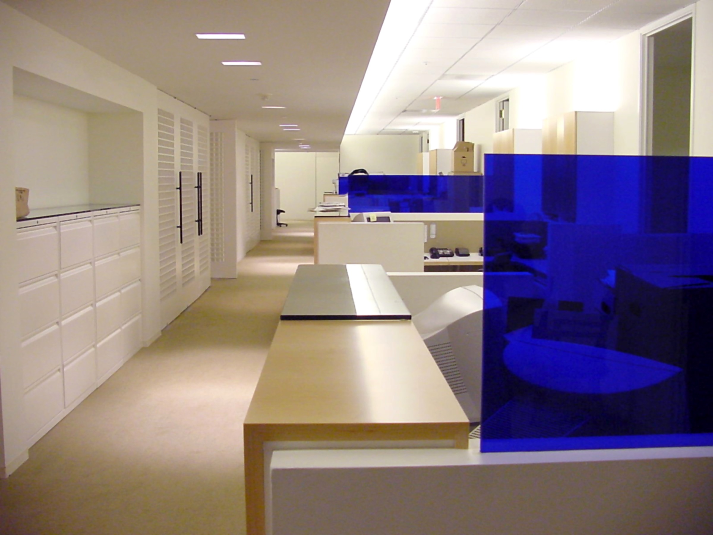 Entravision office workstations with blue glass privacy partitions