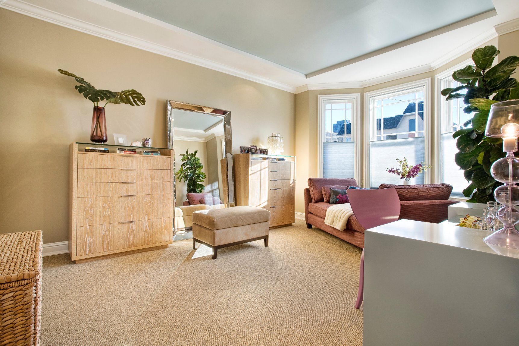 Green Street B Residence living room with bay windows overlooking San Francisco
