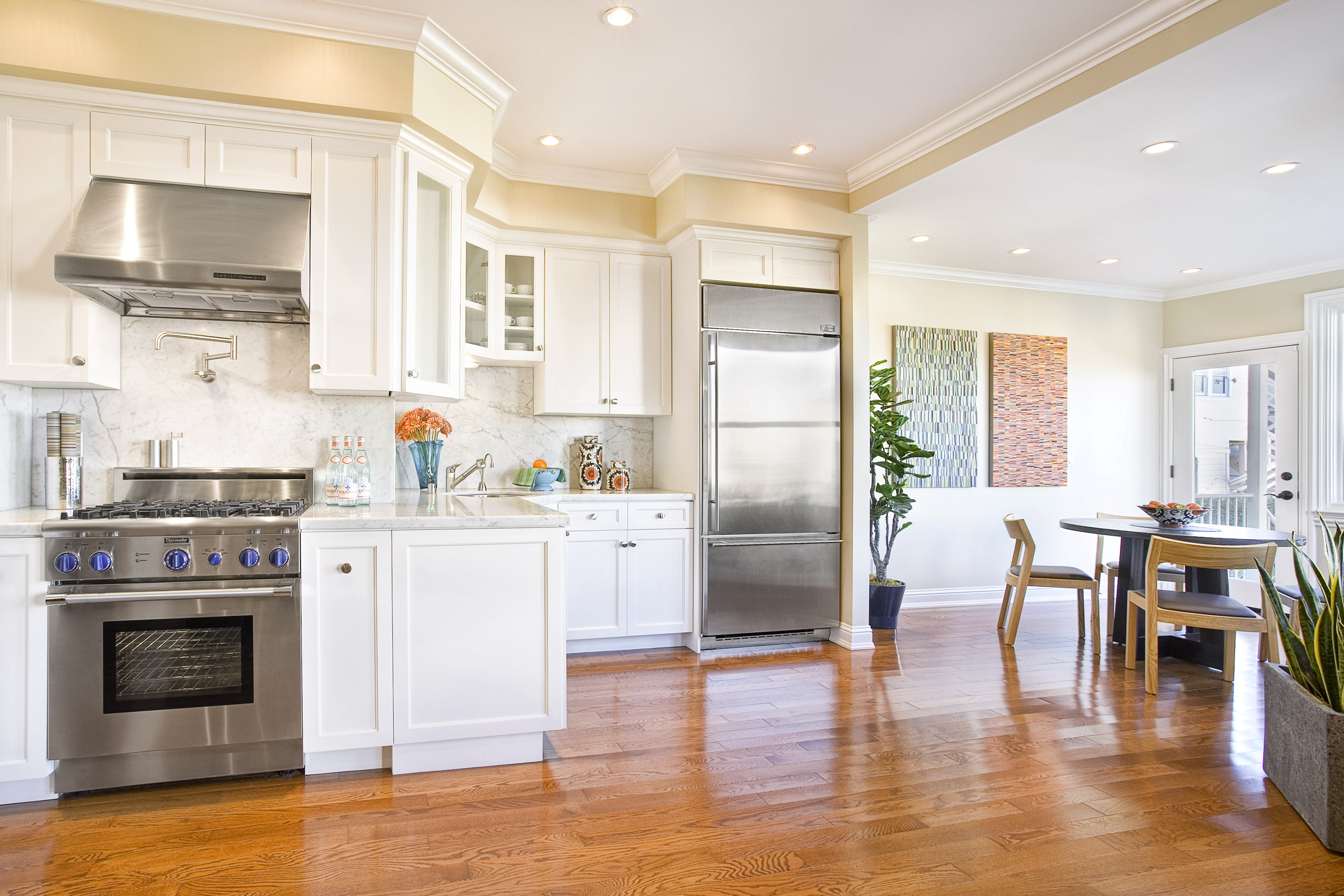Green Street C Residence white kitchen and dining area