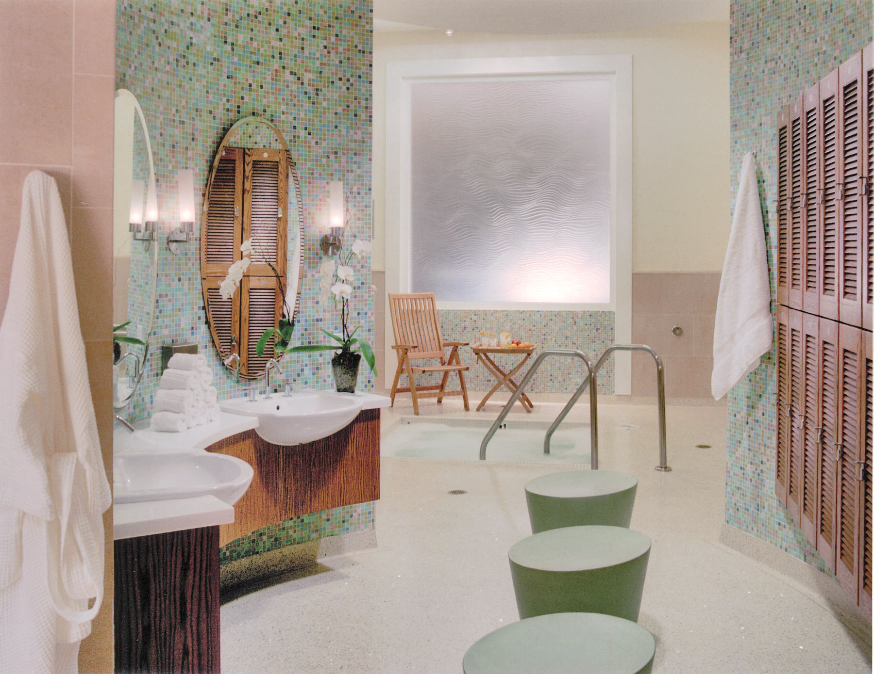 Spa at the Palazzo hydrotherapy area with mosaic tile, lockers, and a soaking pool